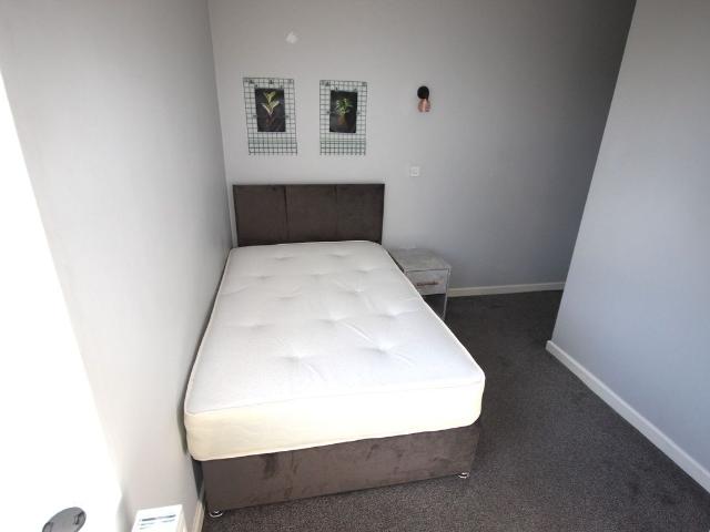 Room for rent in Hollinwood, Pendock