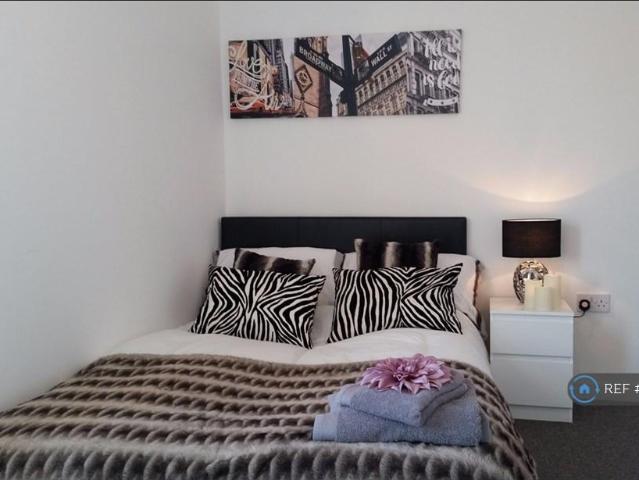 House for rent in Buersil Head, Burnedge