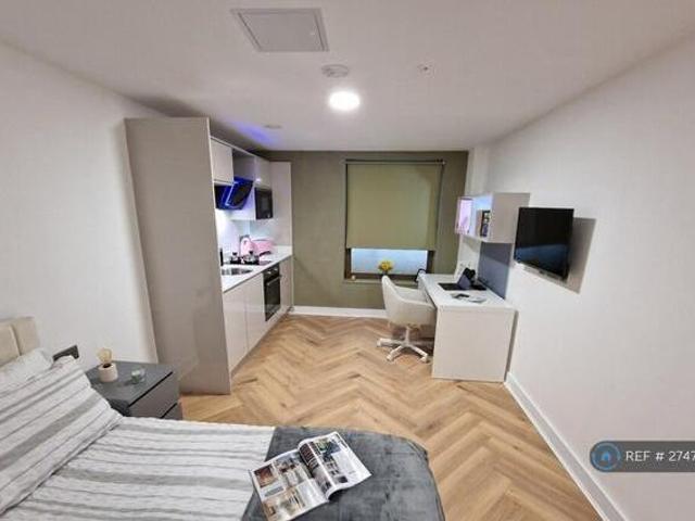 House for rent in Calderstones