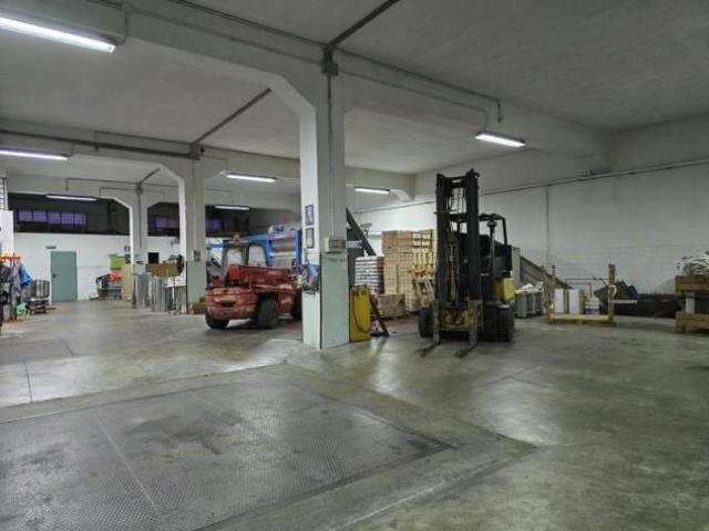 Locale Commerciale in vendita a Puglia, Lecce