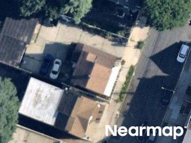 House for sale in The Bronx, Arverne