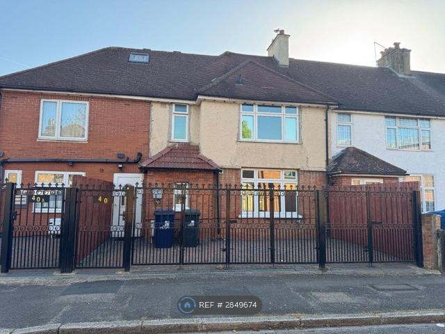 House for rent in London Borough of Ealing, Greater London