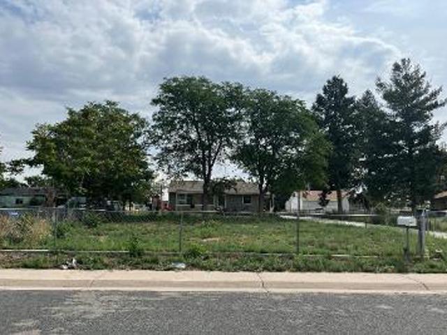 House for sale in Commerce City, Colorado