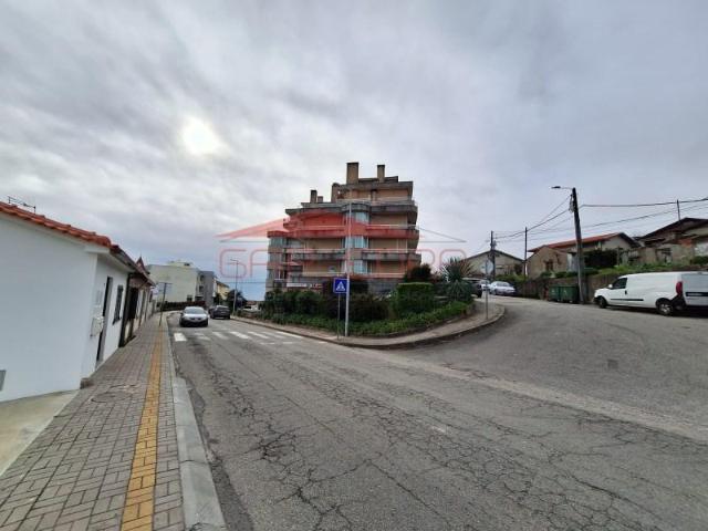 Garagem venda em Lações de Baixo, Oliveira De Azeméis