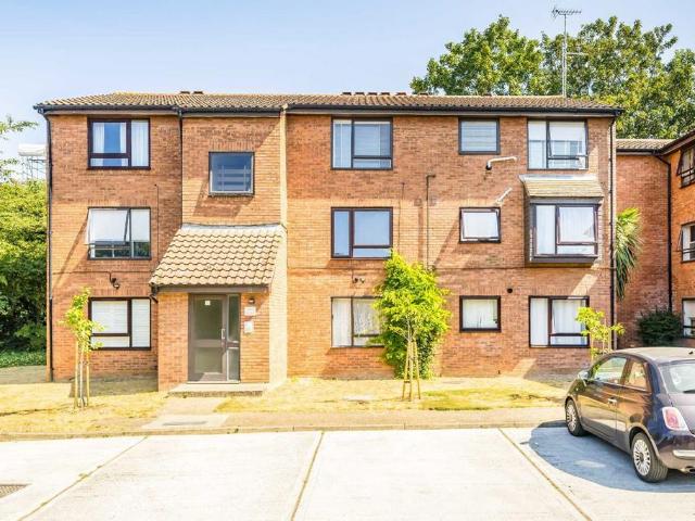 Apartment for rent in London Borough of Hounslow, Strand