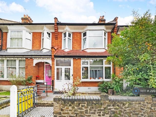 House for rent in New Southgate, Greater London