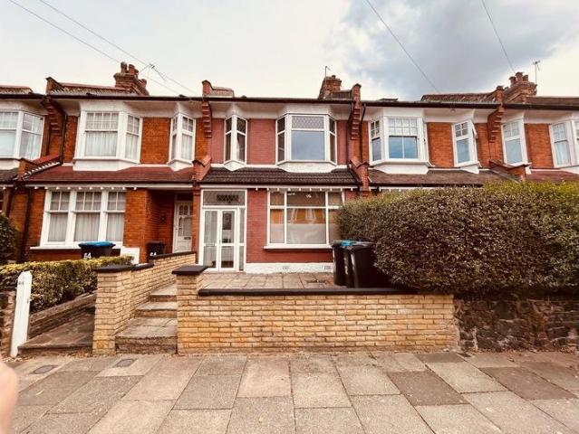 House for rent in Bowes Park, Greater London