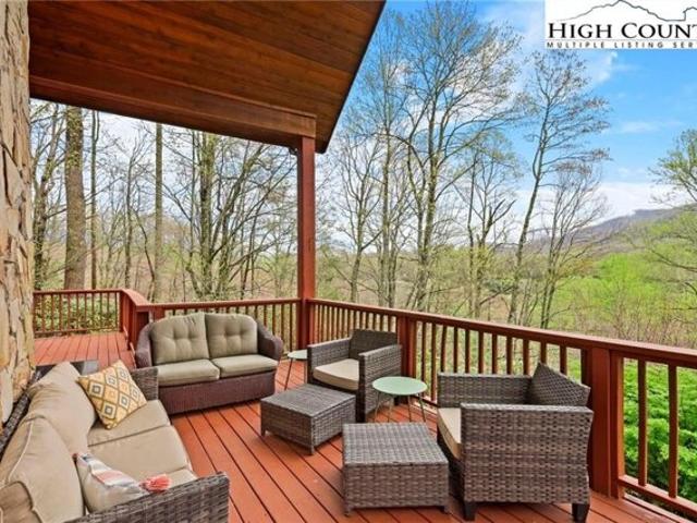 House for sale in Elk Park