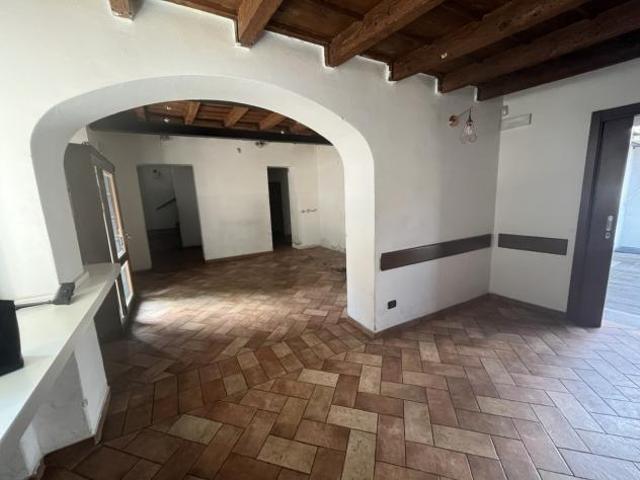 Locale Commerciale in affitto a Inzago, Lombardia