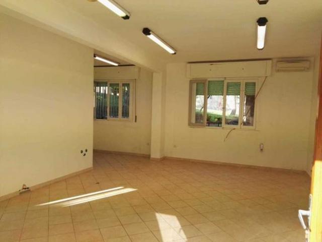 Locale Commerciale in affitto a Marche, Ancona