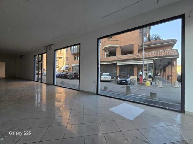 Locale Commerciale in affitto a Unione di comuni Terre di Castelli, Vignola