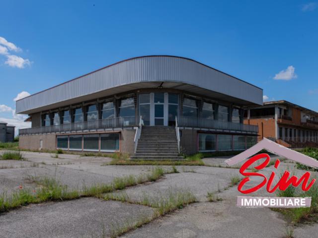 Locale Commerciale in vendita a Piemonte, Novara