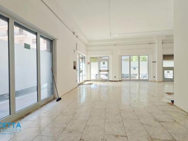 Locale Commerciale in vendita a Puglia, Taranto