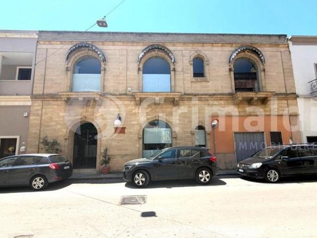Locale Commerciale in vendita a Puglia, Lecce