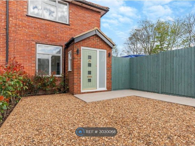 House for rent in Rosehill, Greater London