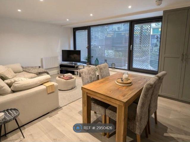 Apartment for rent in Horsell, Woking