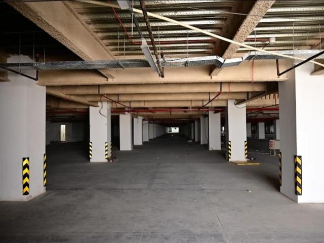 Commercial for sale in Deri