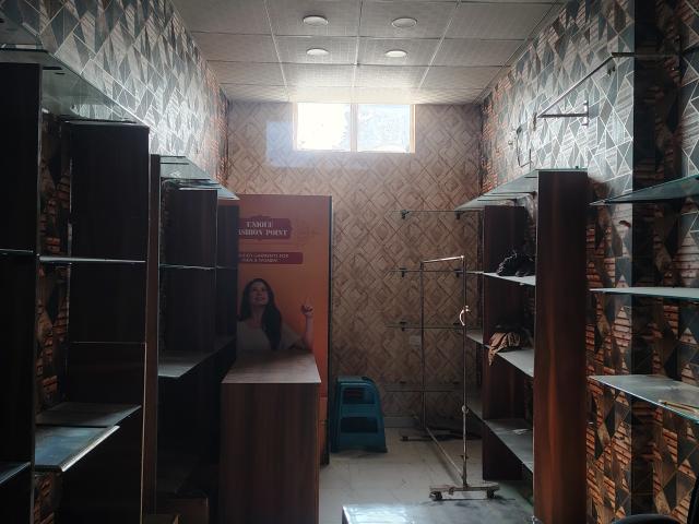Commercial for rent in Hariana