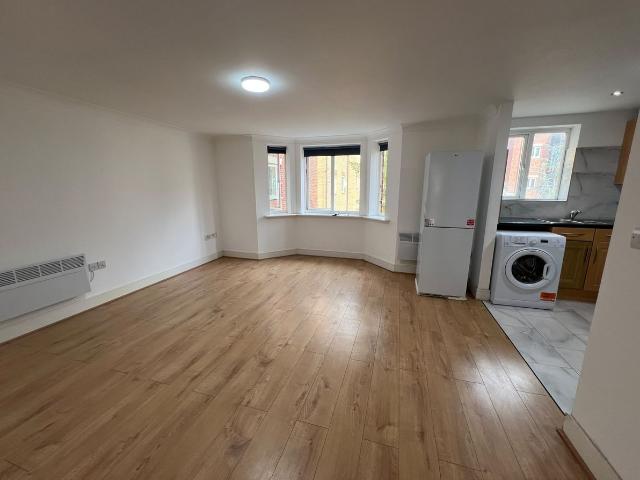 Apartment for rent in Rush Green, Greater London