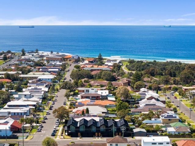 Duplex for rent in Wollongong West, New South Wales