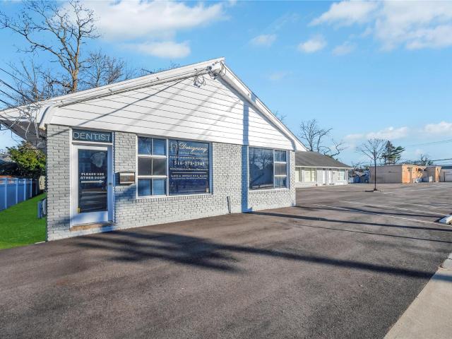 Commercial for sale in Merrick Commercial for sale in Merrick