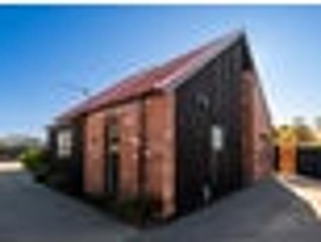 Apartment for sale in Chaslands, Canterbury