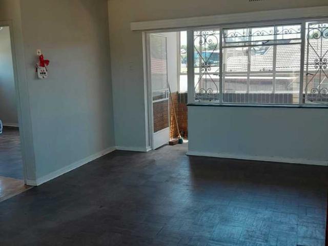 Apartment for rent in Krugersdorp, Mogale City Local Municipality