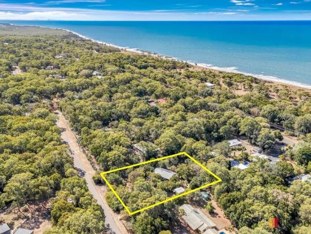 House for sale in Moore Park Beach