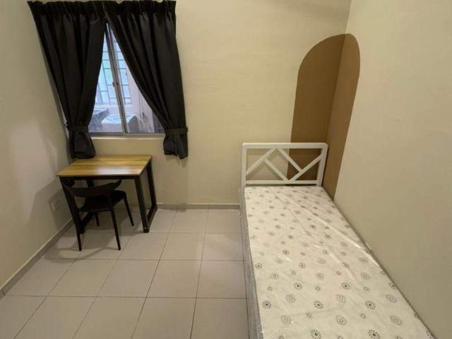 Room for rent in Petaling, Alam Impian