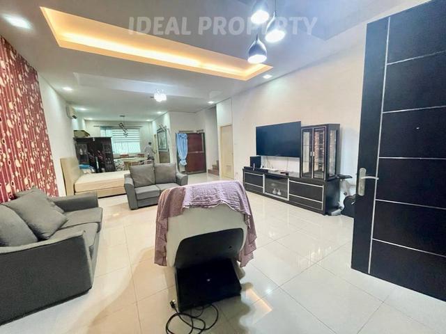 Townhouse for sale in Long Miri