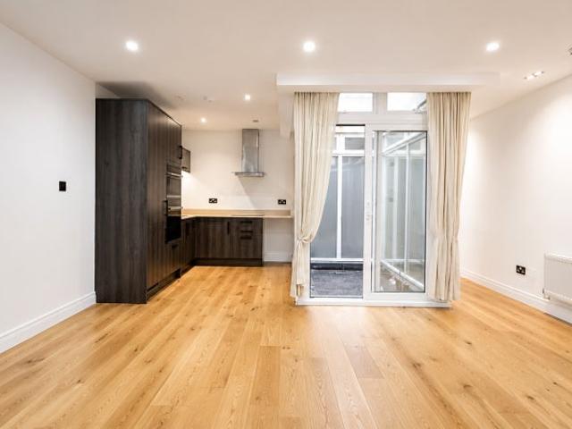 Apartment for rent in Tolworth, Greater London