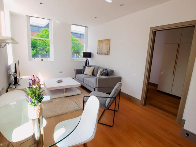Apartment for rent in Strand-on-the-Green, Greater London