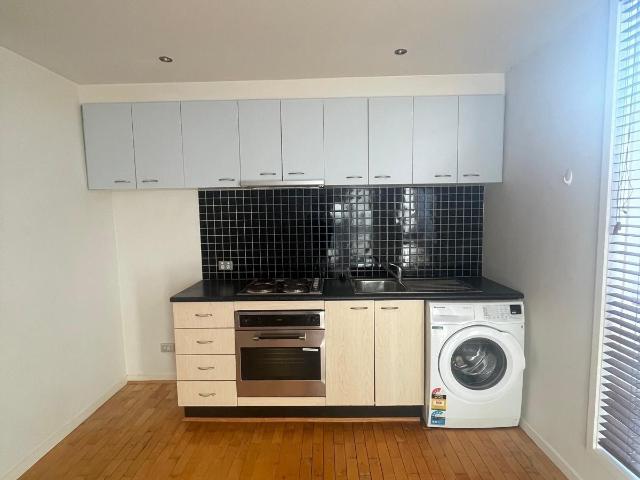 Apartment for rent in Carlton
