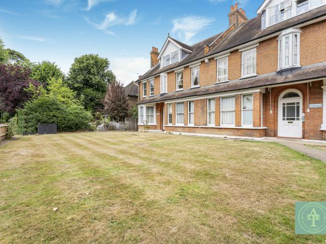 Apartment for rent in Bush Hill Park, Greater London
