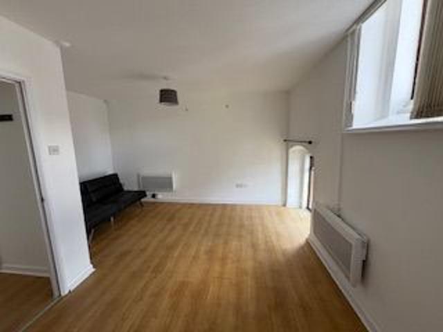 Room for rent in Aber-Clydach, Clydach
