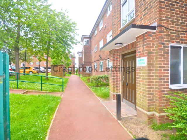 Apartment for rent in Harold Hill, Greater London