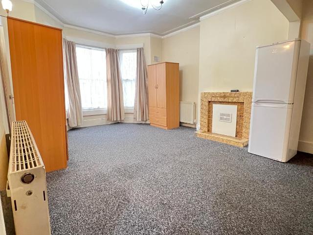 Apartment for rent in Manor Park, Greater London