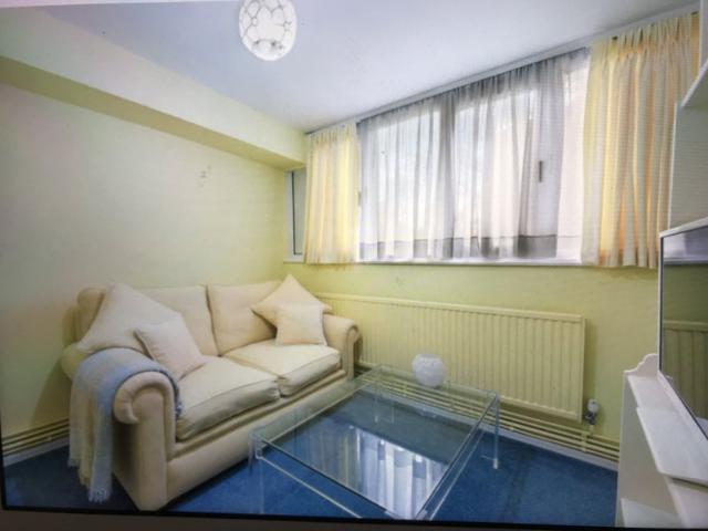 Apartment for rent in Lot's Village, Greater London