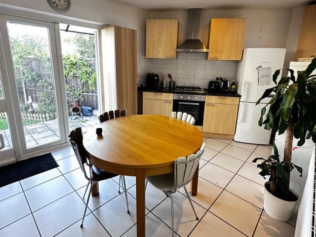 Apartment for rent in Brondesbury, Greater London