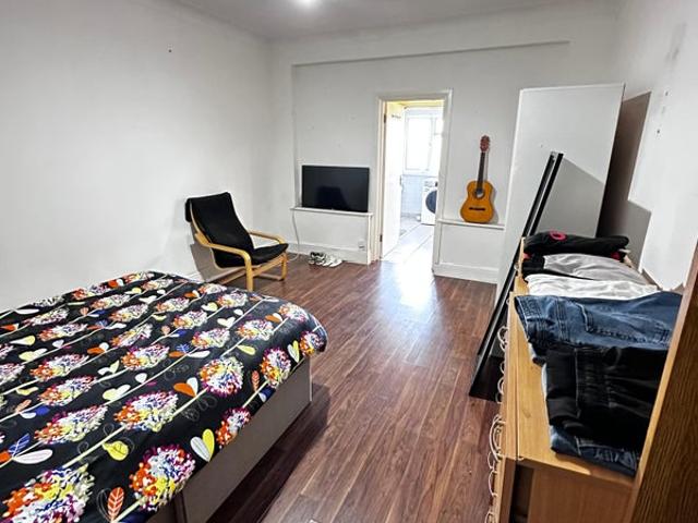 Apartment for rent in Brondesbury, Greater London