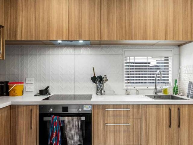Townhouse for rent in Chaslands, Canterbury
