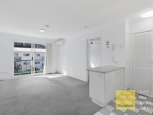 Apartment for rent in Surfers Paradise, Gold Coast City