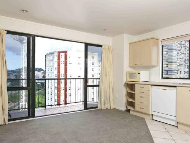 Apartment for rent in Newton, Auckland