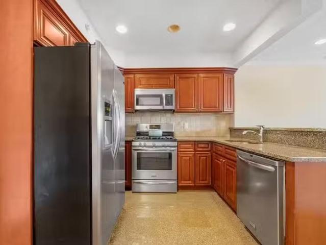 Condo for sale in Astoria
