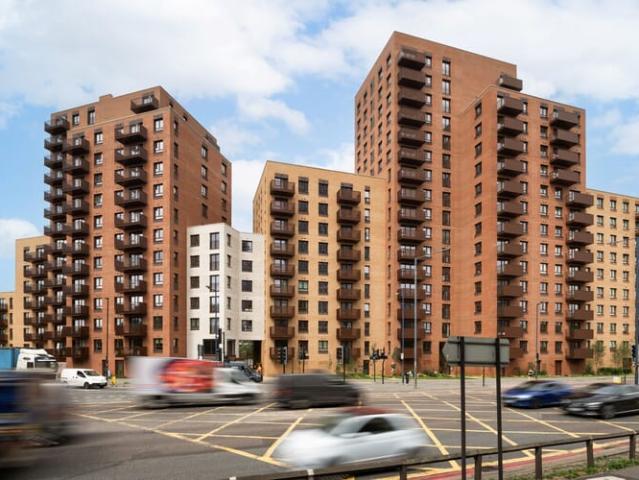 Flat for sale in London Borough of Ealing, Park Royal