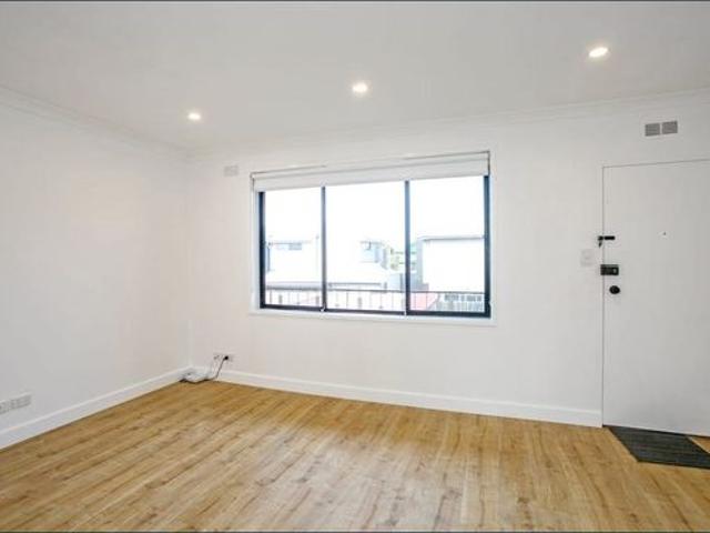 Apartment for rent in Newport, Melbourne