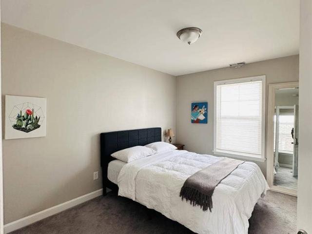 Room for rent in Near Eastside, Camby