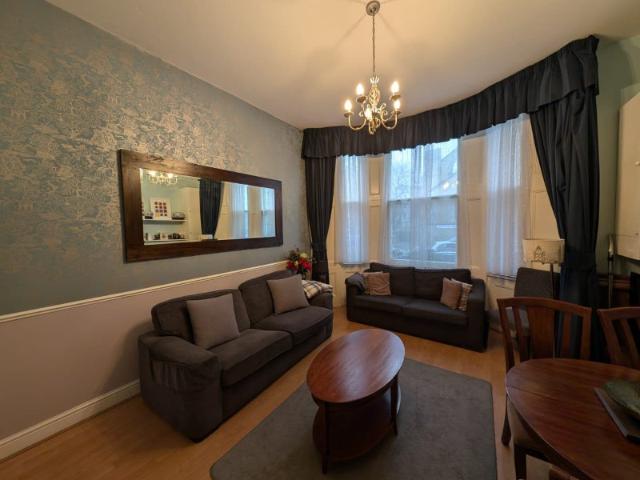 Apartment for rent in West Kensington, Greater London