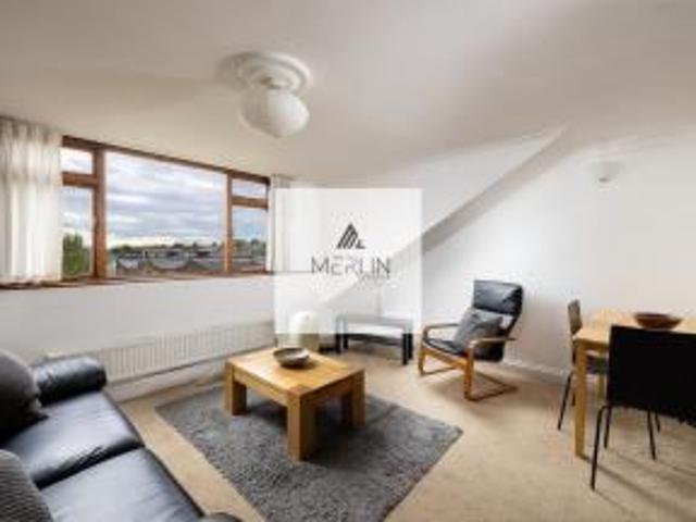 Apartment for rent in Queen's Park, Greater London