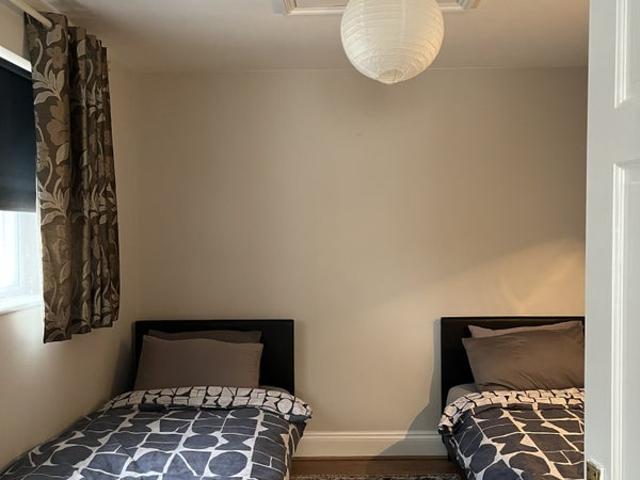 Studio for rent in Lye Valley, The Slade